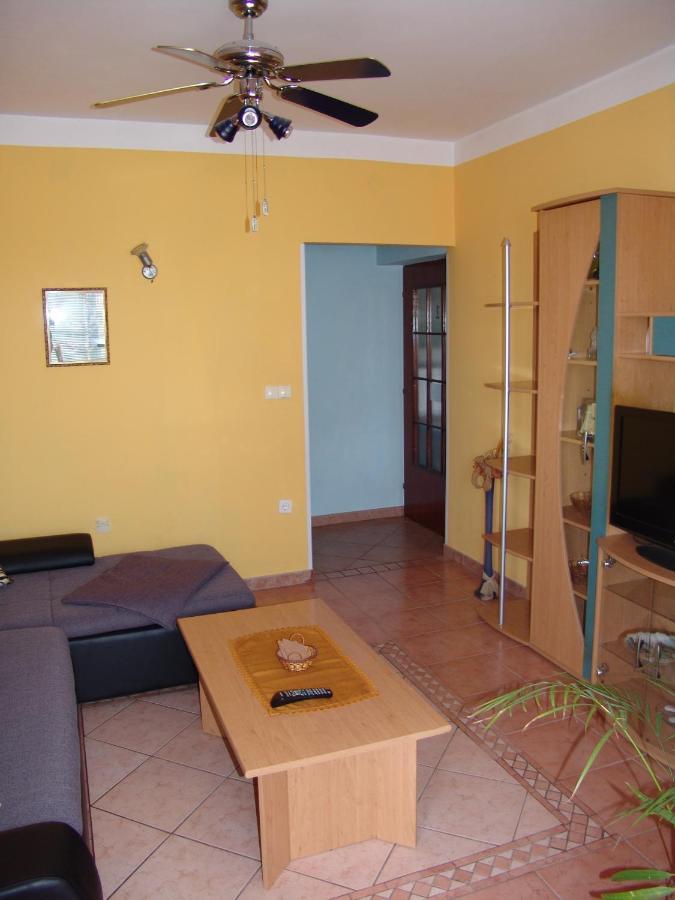 קרק Apartments Bozica מראה חיצוני תמונה