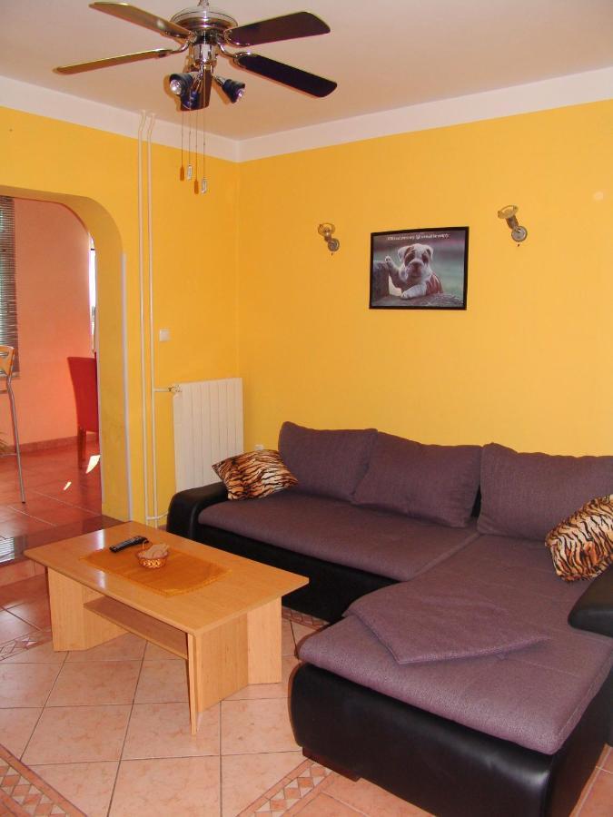 קרק Apartments Bozica מראה חיצוני תמונה