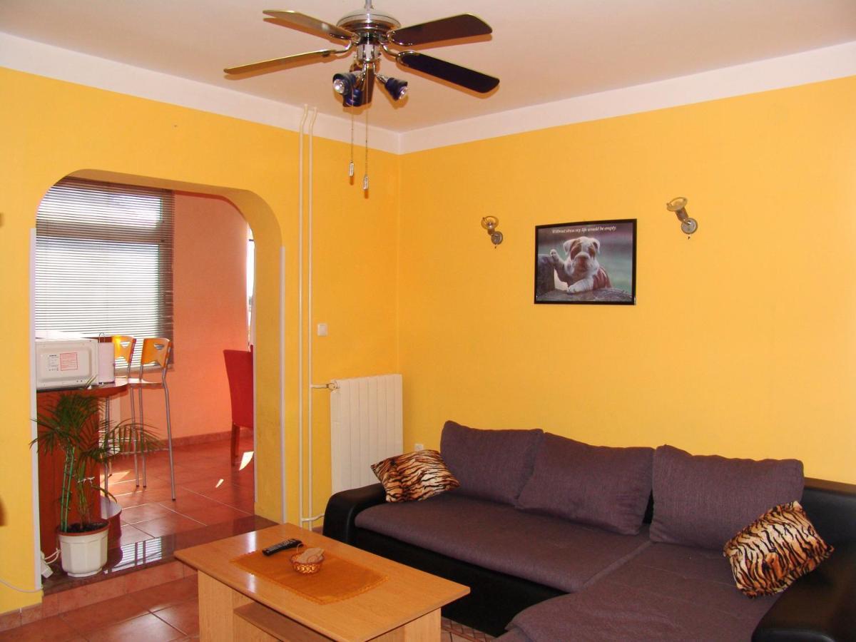 קרק Apartments Bozica מראה חיצוני תמונה