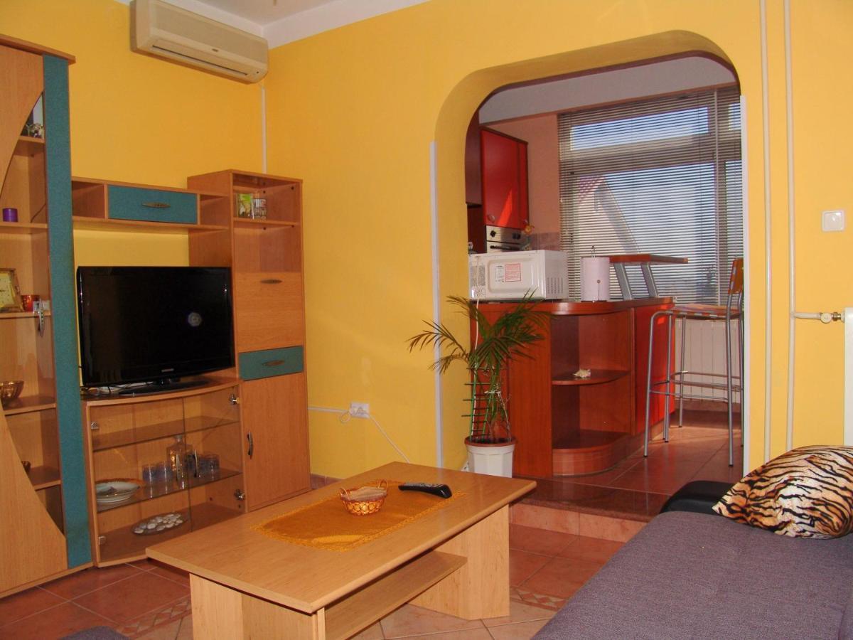קרק Apartments Bozica מראה חיצוני תמונה